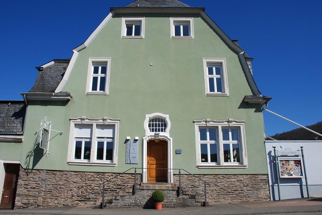 Gaestehaus & Weingut Cluesserath-Weiler Trittenheim Buitenkant foto