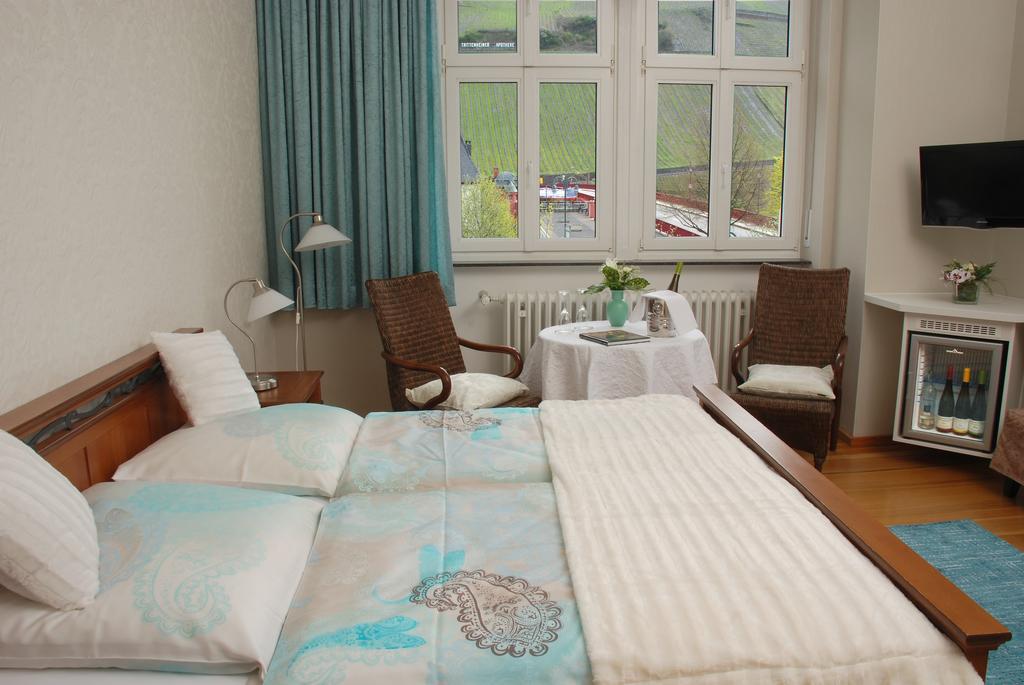 Gaestehaus & Weingut Cluesserath-Weiler Trittenheim Buitenkant foto